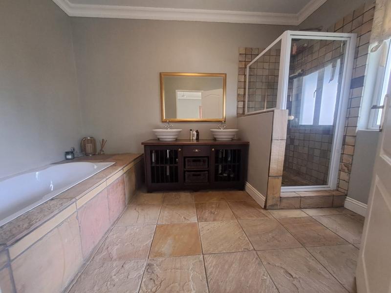 5 Bedroom Property for Sale in Parys Free State